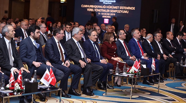Karaosmanoğlu, sempozyuma katıldı