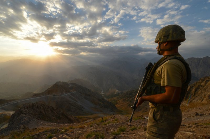 2 bin 522 rakımlı tepede vatan nöbeti