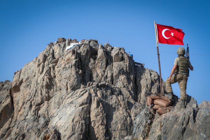 2 bin 522 rakımlı tepede vatan nöbeti