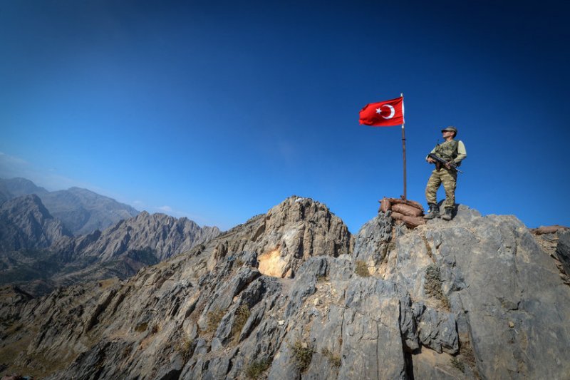 2 bin 522 rakımlı tepede vatan nöbeti