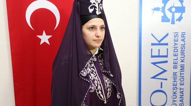 130 yıllık gelinlik KO-MEK Sergisi’nde