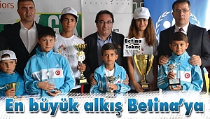 En büyük alkış Betina’ya