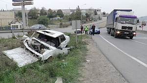 Dilovası'nda poşete çarpmamak için kaza yaptı