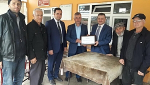Muhtarlara kan bağışı için teşekkür plaketi