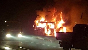 Yolcu otobüsü alev alev yandı