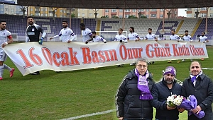 Futbolculardan 16 Ocak’a özel pankart