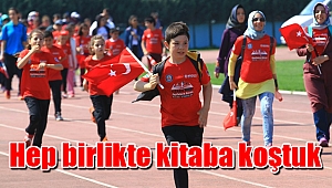 Hep birlikte kitaba koştuk