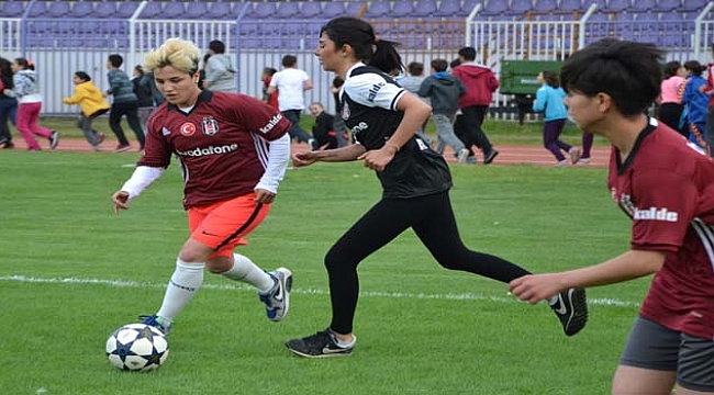 Hepsi birer dişi MESSİ’ydi