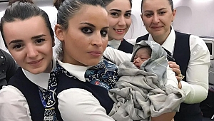 Uçakta doğan bebeğe ömür boyu bedava bilet