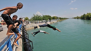 Antalya'da kanal suyunda serinlik