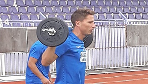 Menekşe’nin Niko’su var