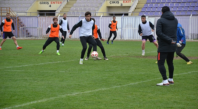Menekşe Perşembe ‘bismillah’ diyor