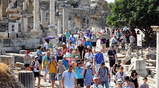 Türkiye'ye ilk beş ayda 8.76 milyon turist geldi