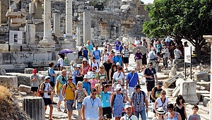 Türkiye'ye ilk beş ayda 8.76 milyon turist geldi