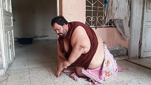 230 kilo olan Cuma ayağa bile kalkamıyor