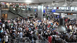 Atatürk Havalimanı'nda tatil yoğunluğu başladı
