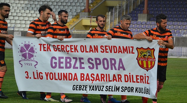 Ayakta alkışlanan pankart!
