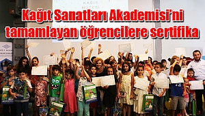 Kağıt Sanatları Akademisi’ni tamamlayan öğrencilere sertifika