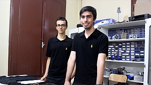 Liseli mucitlerden duruş bozukluğuna karşı tişört