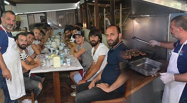 Menekşe'nin ızgara keyfi