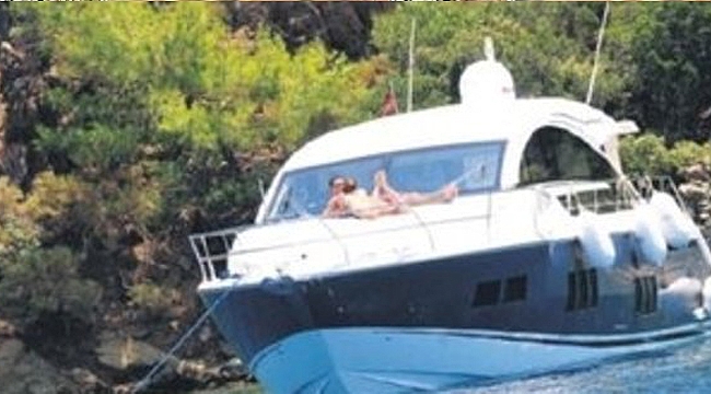 Mustafa Sandal'ın teknesi kayaya çarptı