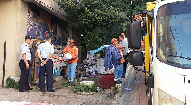 İki kamyon dolusu çöp çıktı!