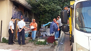 İki kamyon dolusu çöp çıktı!