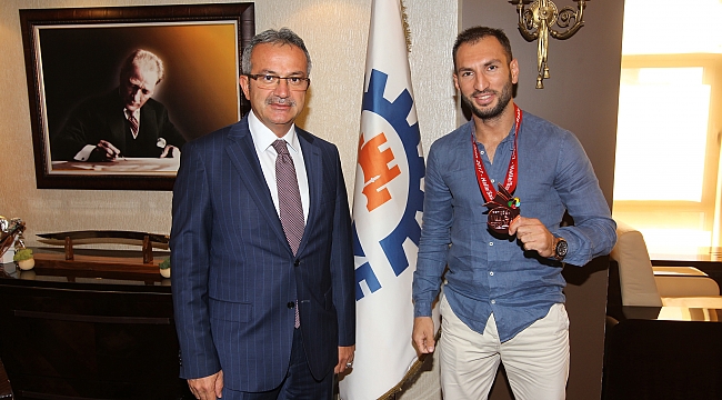 Başarısını Köşker’le paylaştı