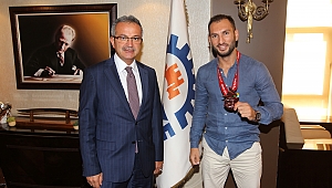 Başarısını Köşker’le paylaştı