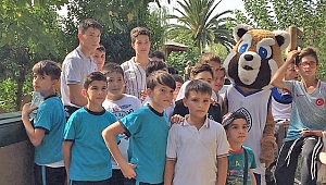 Minik güreşçiler hayvanat bahçesini gezdi