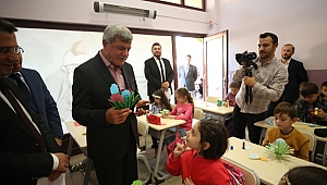 Başkan minik dostlarıyla bir arada