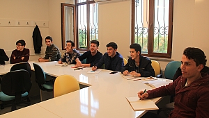 Gençlik projesi öğrencileri derslerle devam ediyor