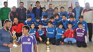 Kupayı adaşından aldı, müzeye koydu!