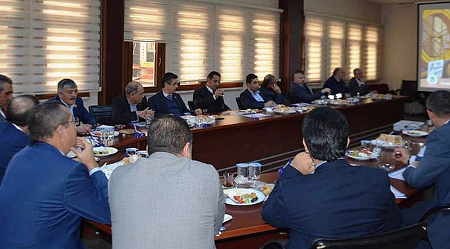 Başkan Toltar muhtarlara sunum yaptı