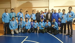 Boksörler Karabük’te madalyaları topladı