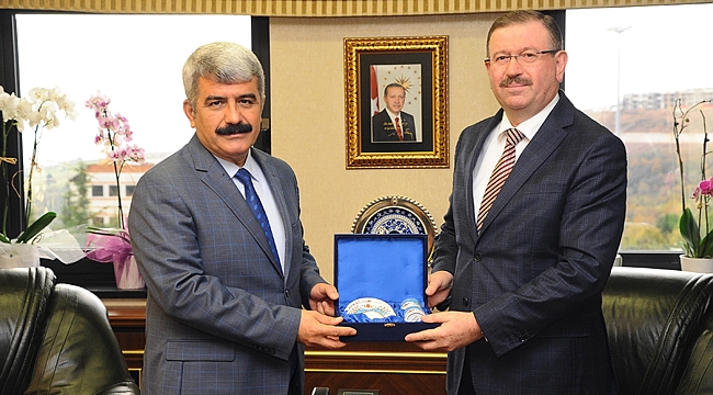 Büyükşehir sekreteri Bayram, Kocaeli Üniversitesi’nde ağırlandı