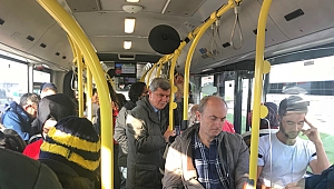 Karaosmanoğlu, halk ile yolculuk yaptı