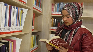 Semiha'nın kitap sevgisi herkese örnek oluyor