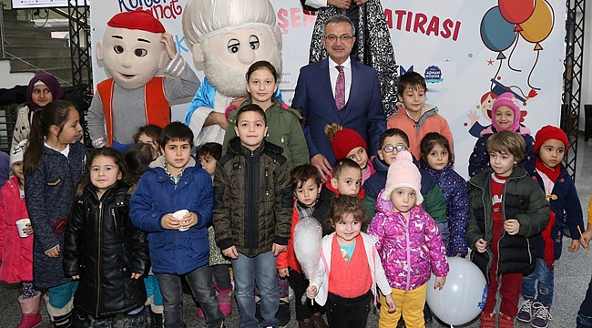 Başkan Köşker çocuklarla Karne Şenliği'nde