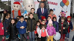 Başkan Köşker çocuklarla Karne Şenliği'nde