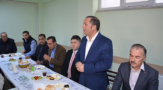 Başkan Toltar'ın durağı Sakaryalılar Derneği oldu