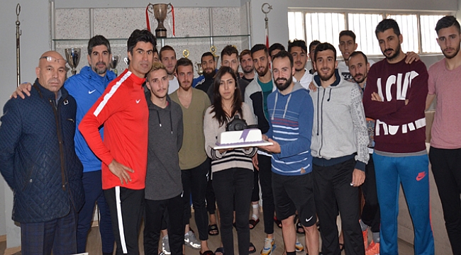 ‘Dalya’ diyen Büşra’ya sürpriz kutlama