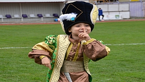Minik padişah Yunus Emre coşturdu