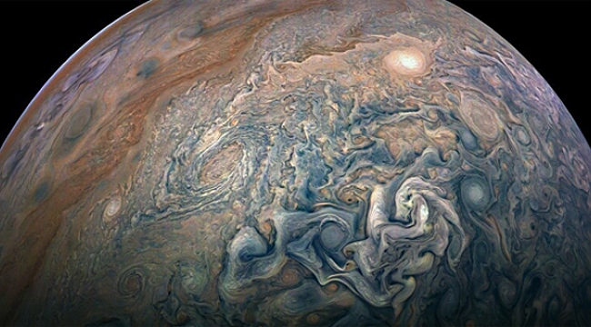 NASA'nın uzay aracı Juno, Jupiter'i görüntüledi