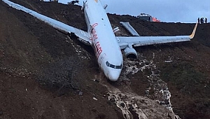 Trabzon Havalimanı'nda yolcu uçağı pistten çıktı