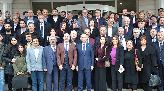 Vali Aksoy, çalışan gazetecileri unutmadı