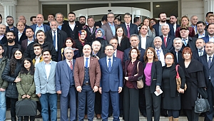 Vali Aksoy, çalışan gazetecileri unutmadı