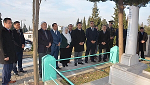 Yahya Kaptan, mezarı başında anıldı