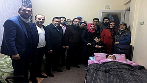 AK Parti'den 110 yıllık çınara ziyaret