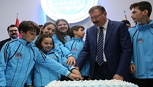 Bayram, sporcu fabrikasını gezdi